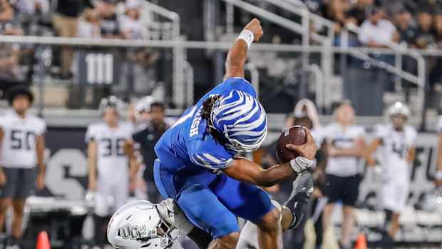 Big Kat Bryant Tackles Memphis QB Peter Parrish